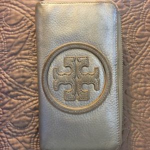 Tory Burch Wallet!